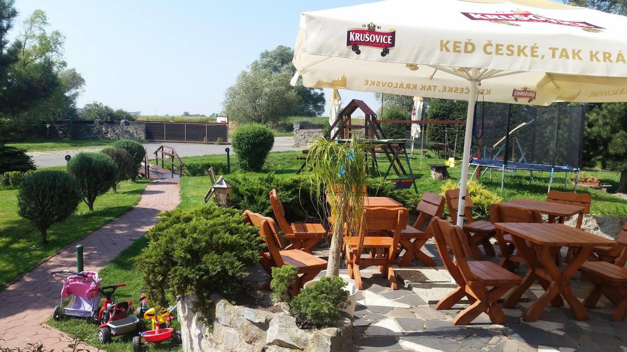 Hotel Carpatia Братислава Екстер'єр фото